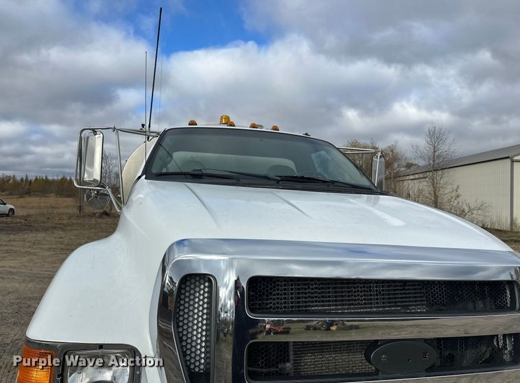 image for item DW4336 2009 Ford F750 Super Duty oil distributor truck