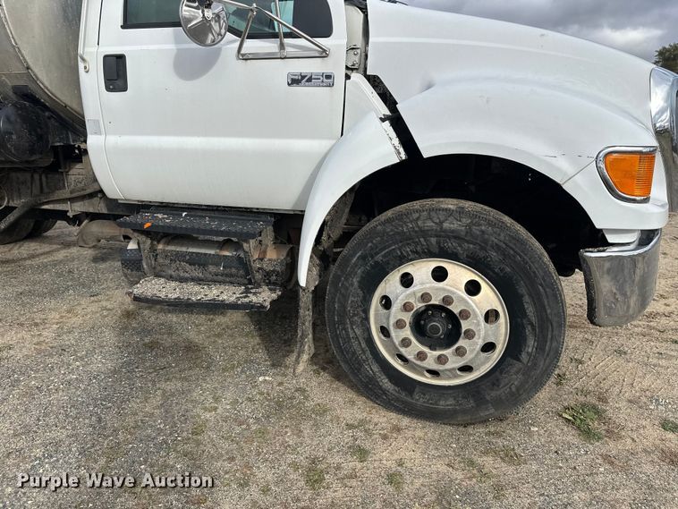 image for item DW4336 2009 Ford F750 Super Duty oil distributor truck