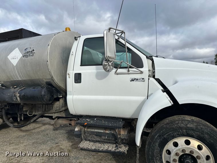 image for item DW4336 2009 Ford F750 Super Duty oil distributor truck