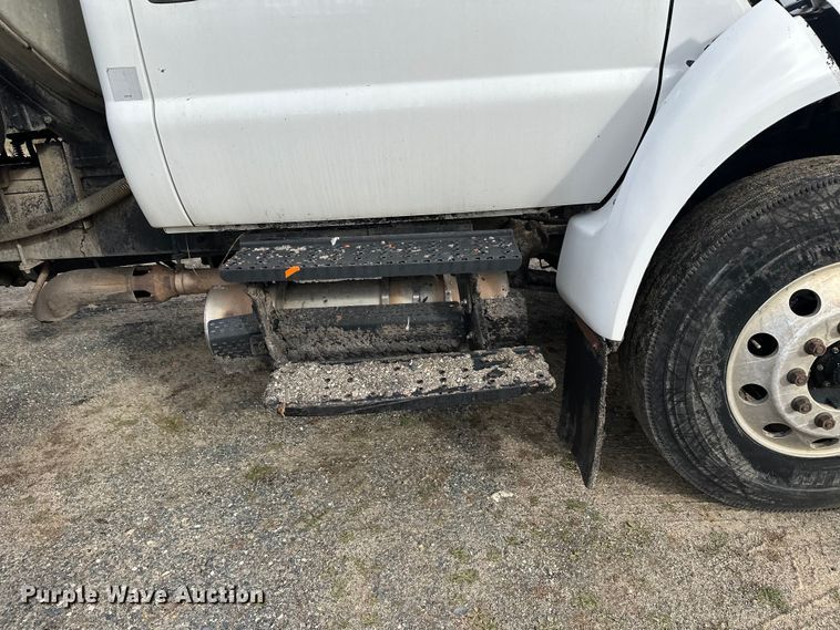 image for item DW4336 2009 Ford F750 Super Duty oil distributor truck