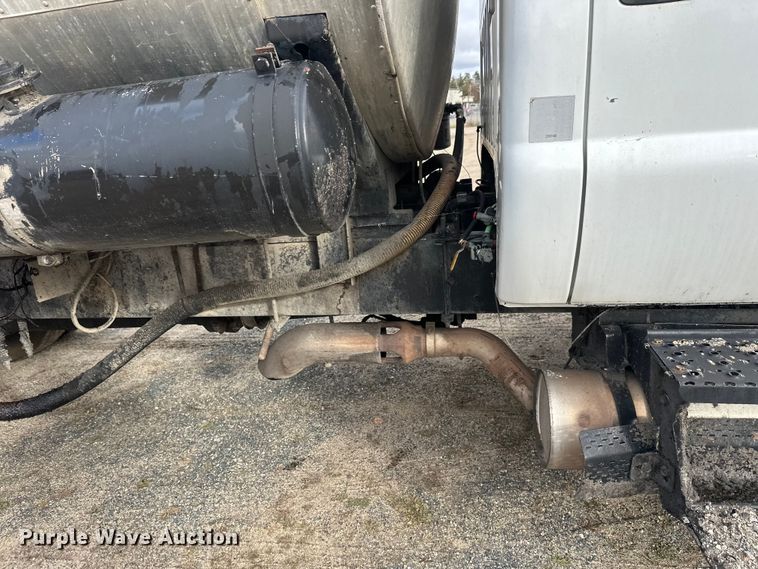 image for item DW4336 2009 Ford F750 Super Duty oil distributor truck