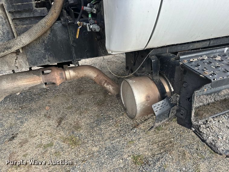 image for item DW4336 2009 Ford F750 Super Duty oil distributor truck