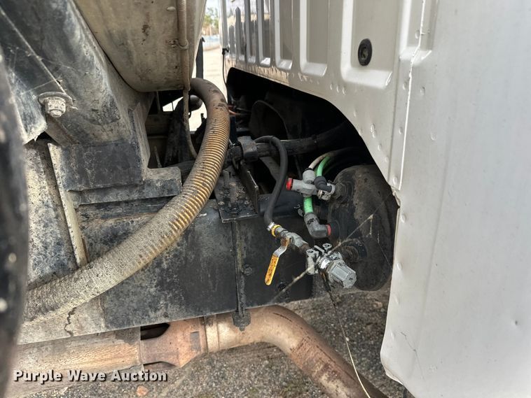 image for item DW4336 2009 Ford F750 Super Duty oil distributor truck