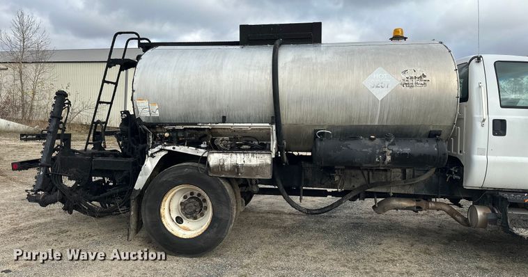 image for item DW4336 2009 Ford F750 Super Duty oil distributor truck