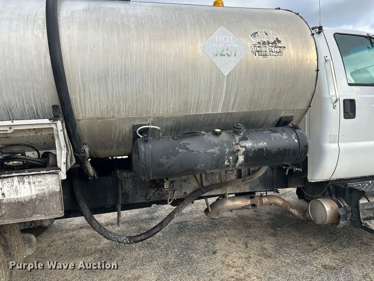 image for item DW4336 2009 Ford F750 Super Duty oil distributor truck