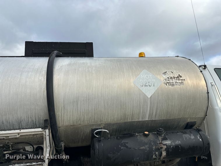 image for item DW4336 2009 Ford F750 Super Duty oil distributor truck