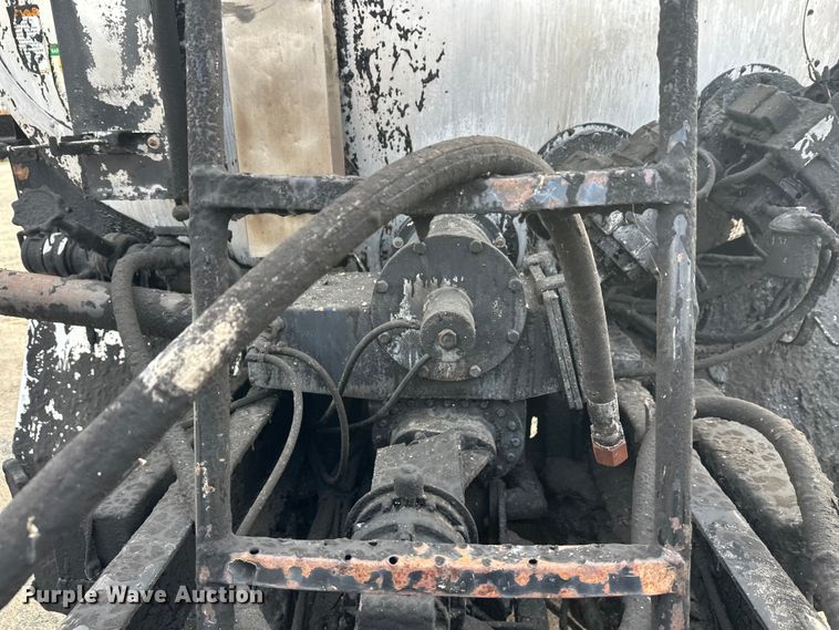 image for item DW4336 2009 Ford F750 Super Duty oil distributor truck