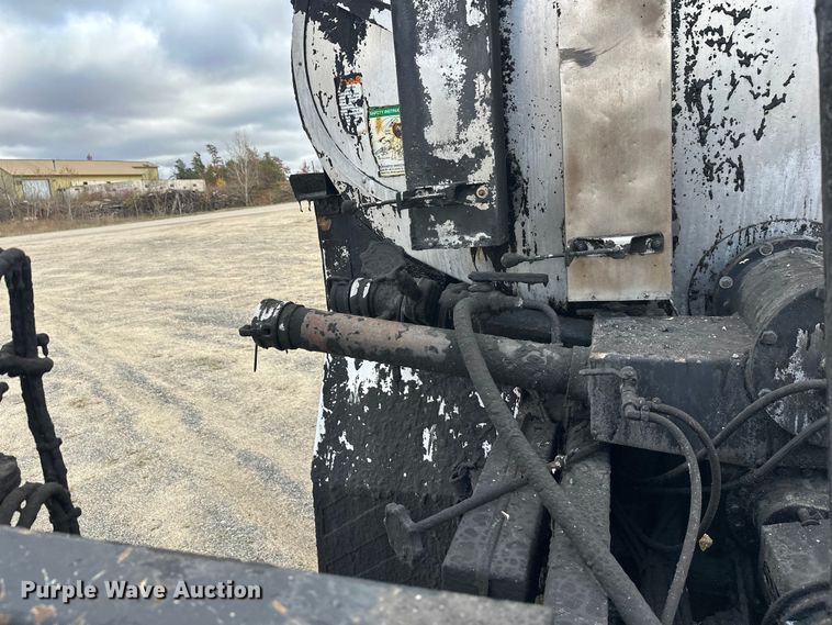 image for item DW4336 2009 Ford F750 Super Duty oil distributor truck