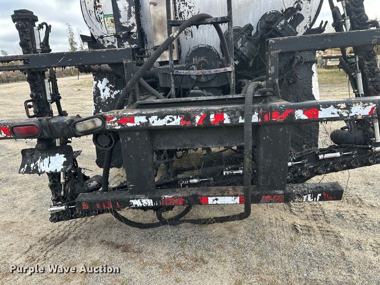 image for item DW4336 2009 Ford F750 Super Duty oil distributor truck