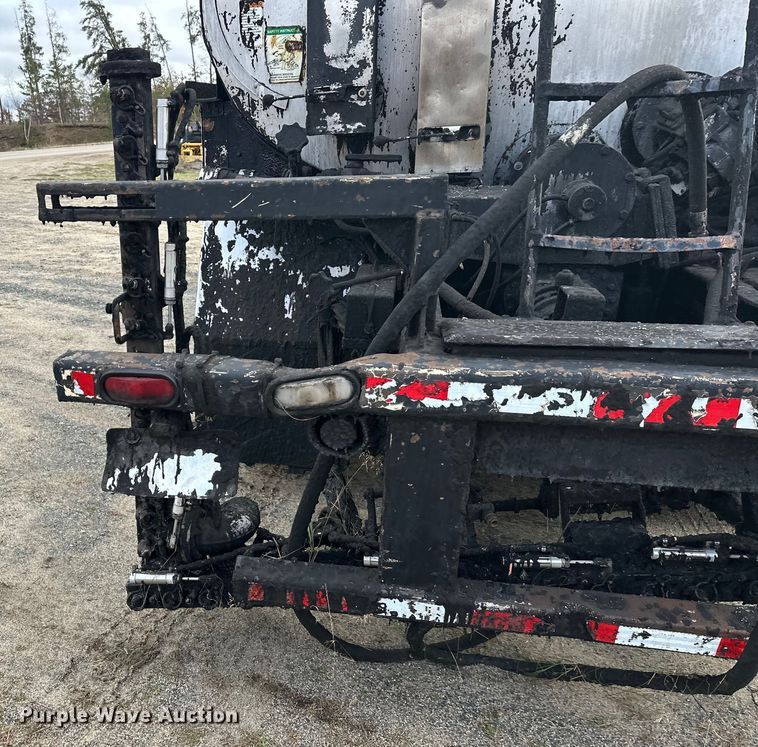 image for item DW4336 2009 Ford F750 Super Duty oil distributor truck