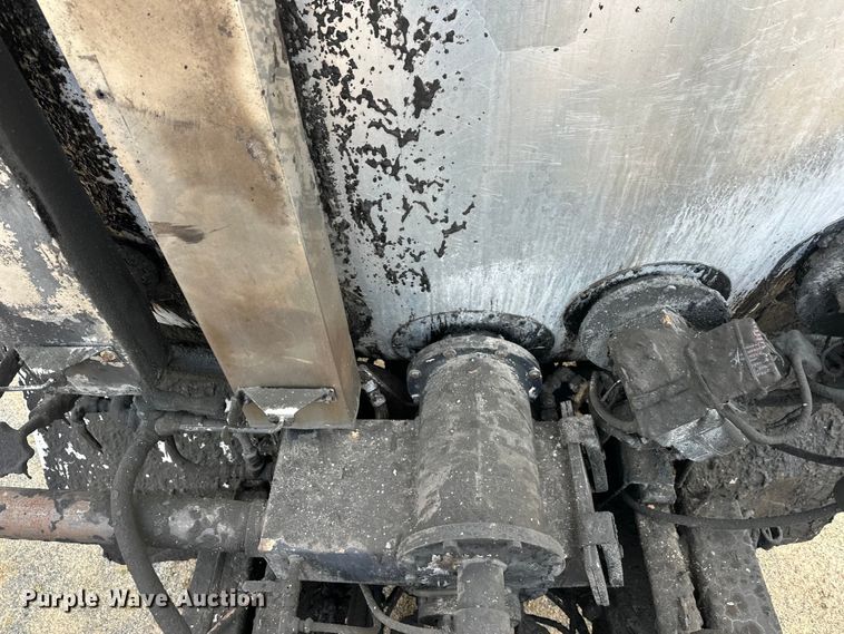 image for item DW4336 2009 Ford F750 Super Duty oil distributor truck