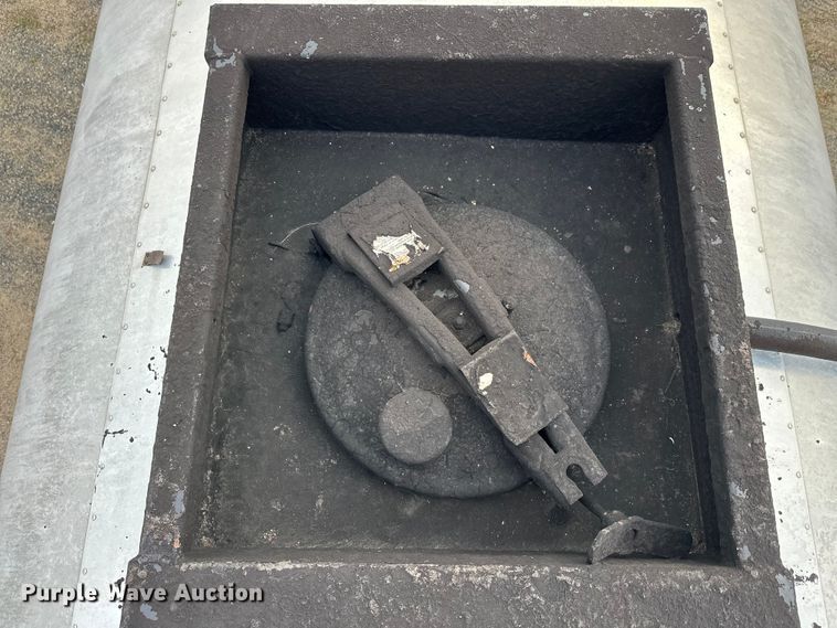 image for item DW4336 2009 Ford F750 Super Duty oil distributor truck