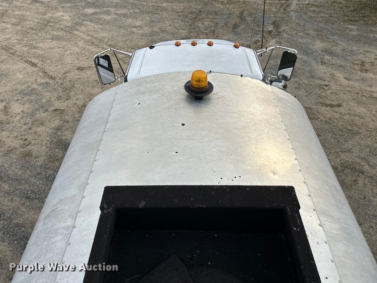 image for item DW4336 2009 Ford F750 Super Duty oil distributor truck