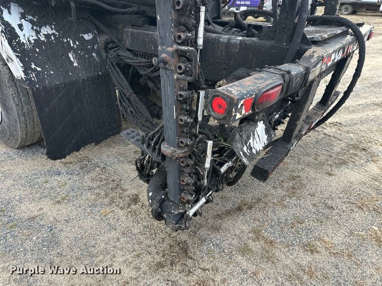 image for item DW4336 2009 Ford F750 Super Duty oil distributor truck