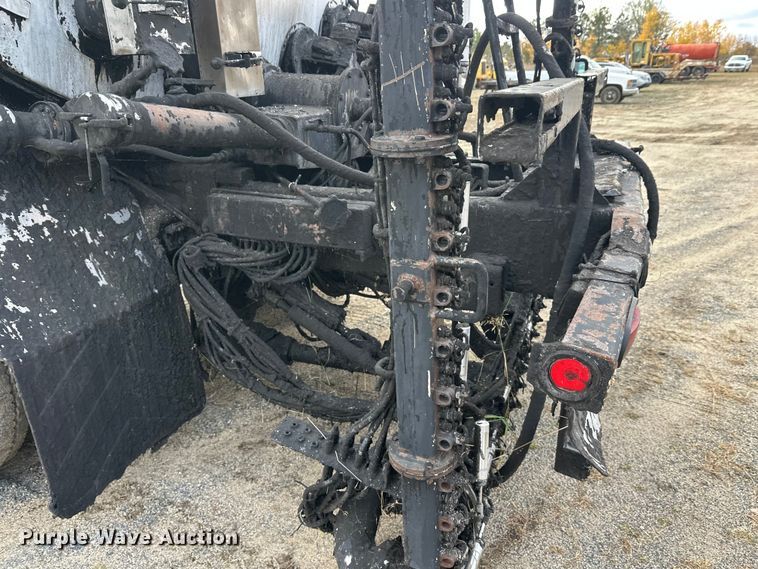 image for item DW4336 2009 Ford F750 Super Duty oil distributor truck