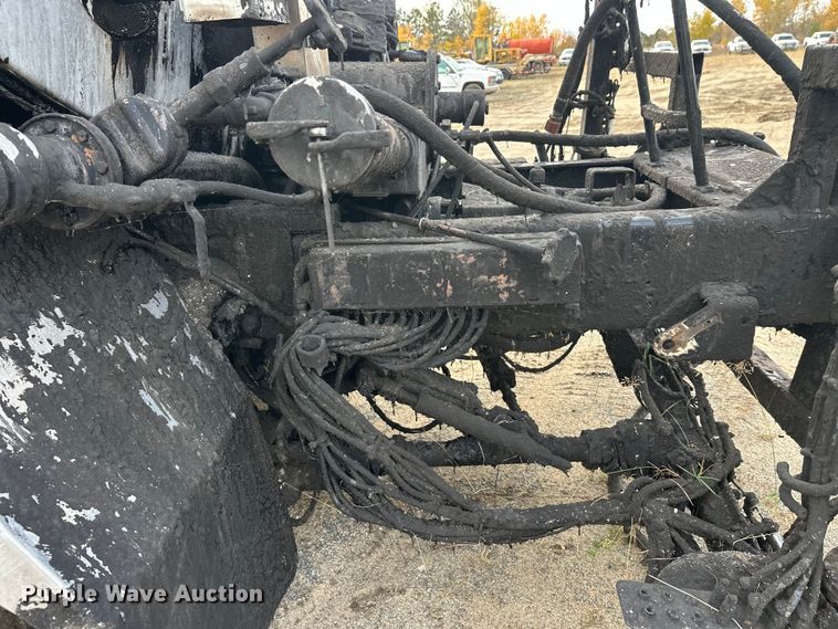 image for item DW4336 2009 Ford F750 Super Duty oil distributor truck