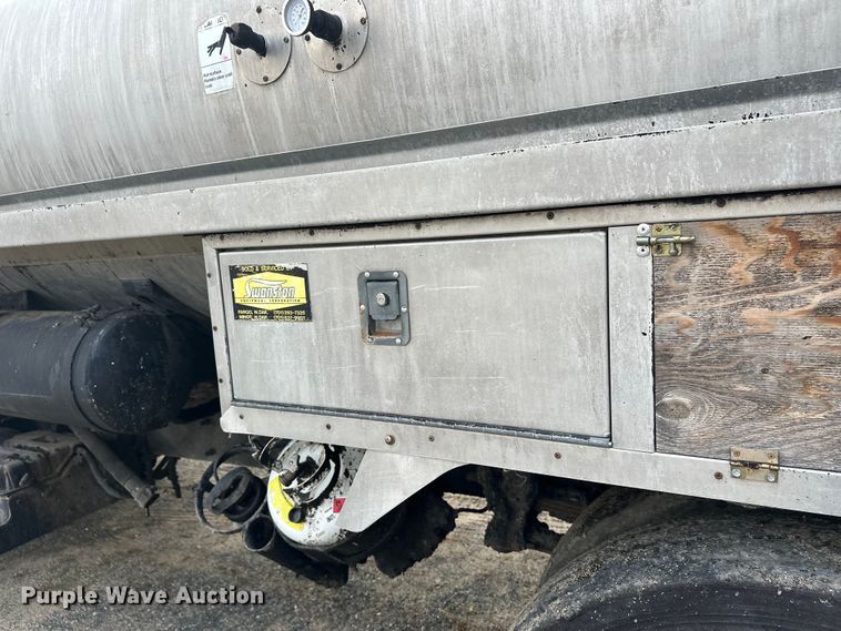 image for item DW4336 2009 Ford F750 Super Duty oil distributor truck