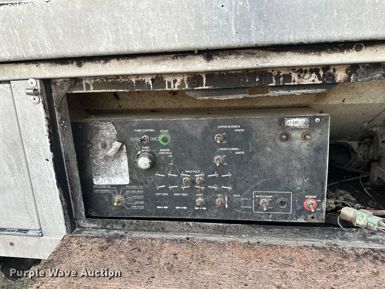 image for item DW4336 2009 Ford F750 Super Duty oil distributor truck