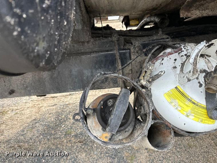 image for item DW4336 2009 Ford F750 Super Duty oil distributor truck