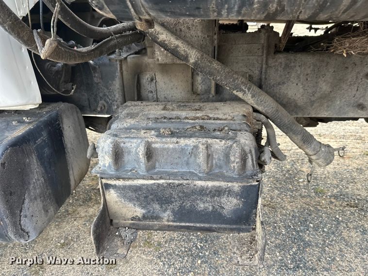 image for item DW4336 2009 Ford F750 Super Duty oil distributor truck