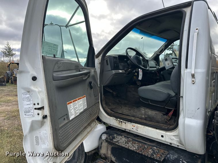 image for item DW4336 2009 Ford F750 Super Duty oil distributor truck