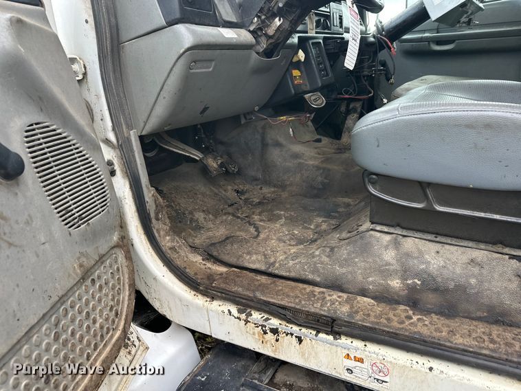 image for item DW4336 2009 Ford F750 Super Duty oil distributor truck