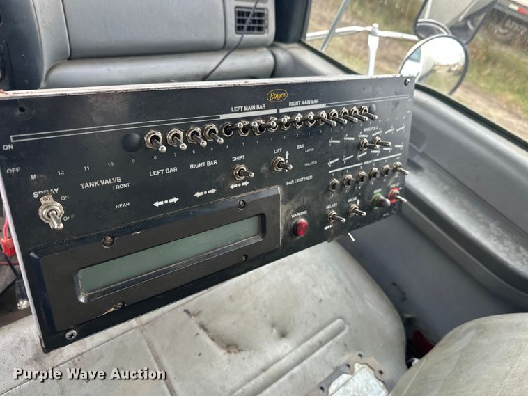 image for item DW4336 2009 Ford F750 Super Duty oil distributor truck