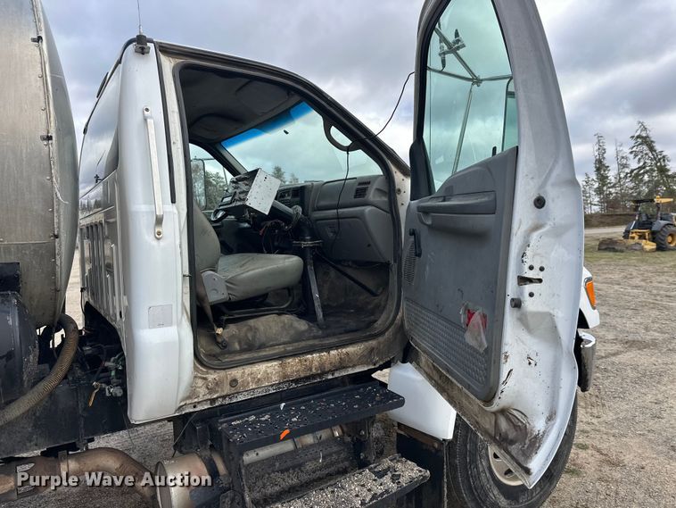 image for item DW4336 2009 Ford F750 Super Duty oil distributor truck