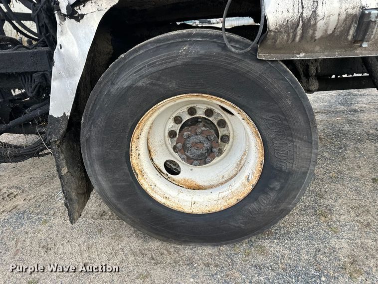 image for item DW4336 2009 Ford F750 Super Duty oil distributor truck