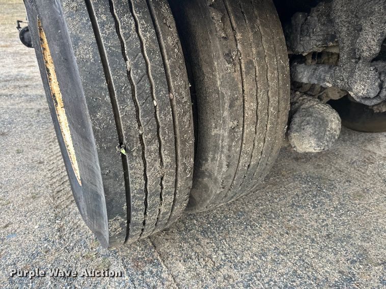 image for item DW4336 2009 Ford F750 Super Duty oil distributor truck