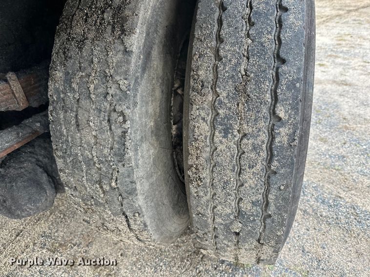 image for item DW4336 2009 Ford F750 Super Duty oil distributor truck