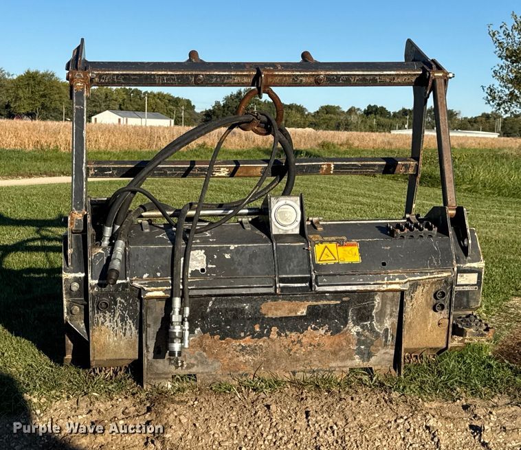 image for item DW6645 2020 Caterpillar HM415C Mulcher skid steer mulcher