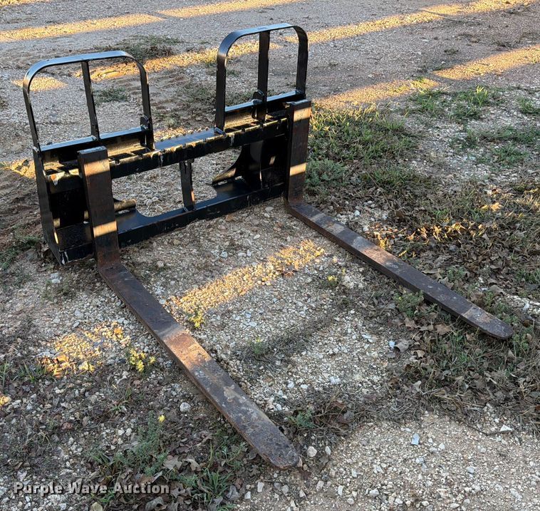 image for item DX5863 HLA Atrachments HD42BO5000 skid steer forks