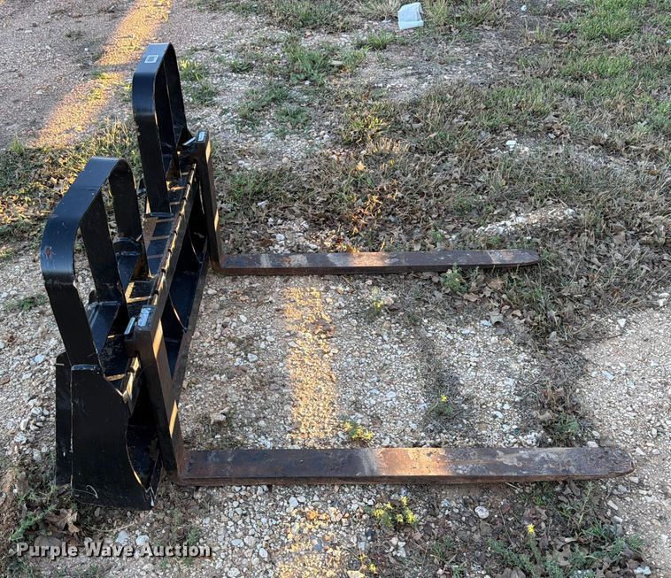 image for item DX5863 HLA Atrachments HD42BO5000 skid steer forks