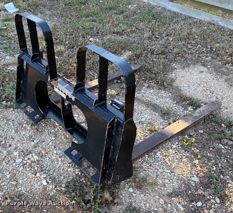 image for item DX5863 HLA Atrachments HD42BO5000 skid steer forks