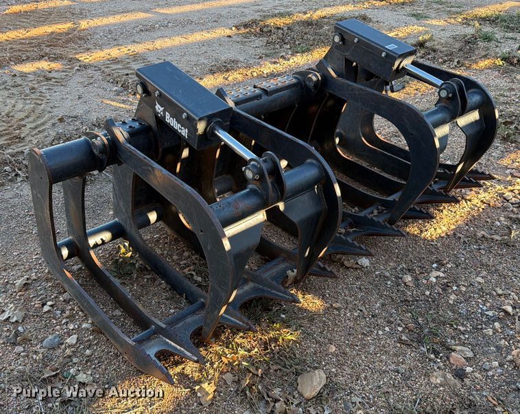 image for item DX5865 2023 Bobcat Grpl 82 Root skid steer root grapple bucket