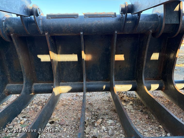 image for item DX5865 2023 Bobcat Grpl 82 Root skid steer root grapple bucket