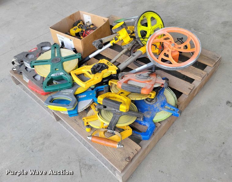 image for item DX6482 Assorted measuring tools