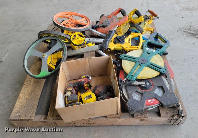 image for item DX6482 Assorted measuring tools