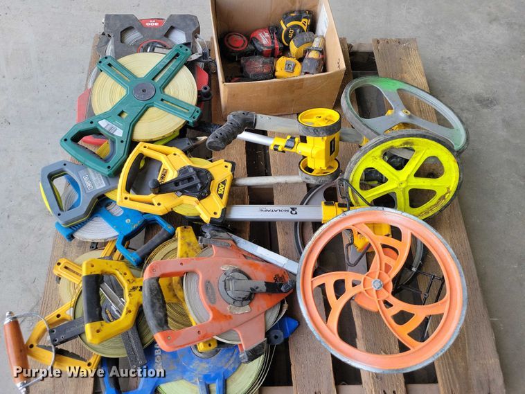 image for item DX6482 Assorted measuring tools