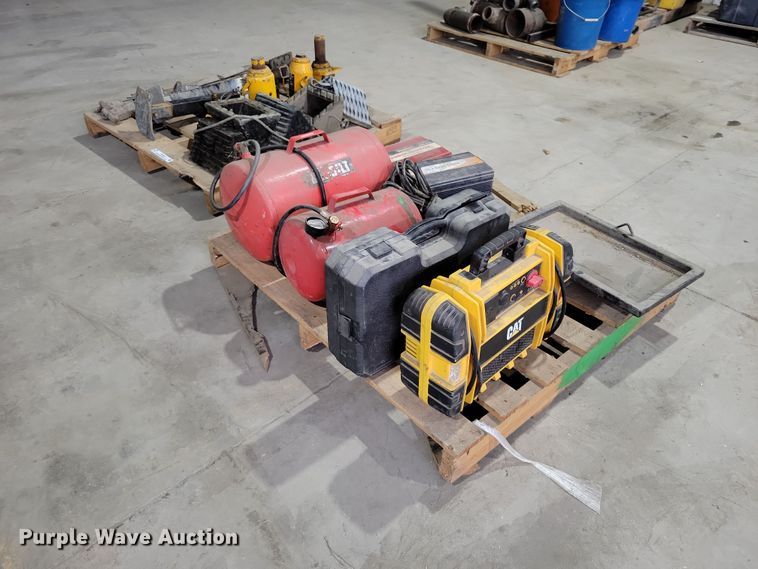 image for item DX6487 (2) pallets of tools