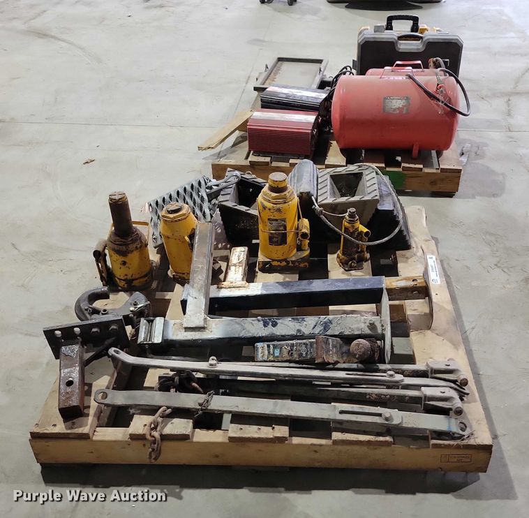 image for item DX6487 (2) pallets of tools