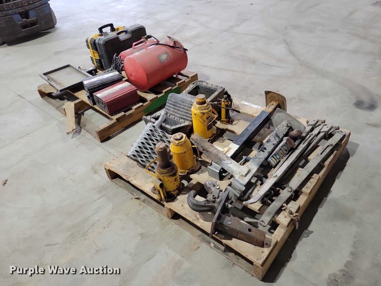 image for item DX6487 (2) pallets of tools