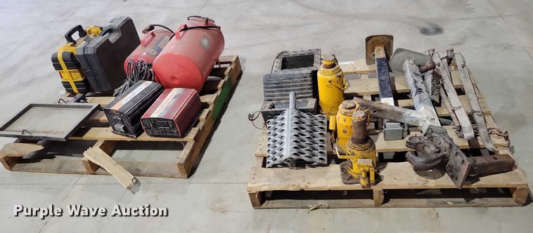 image for item DX6487 (2) pallets of tools