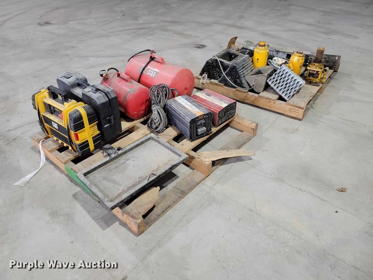 image for item DX6487 (2) pallets of tools