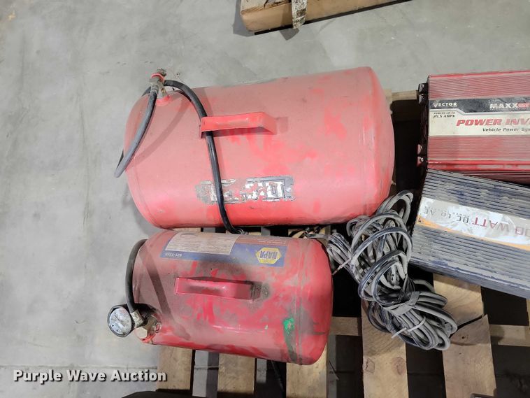 image for item DX6487 (2) pallets of tools