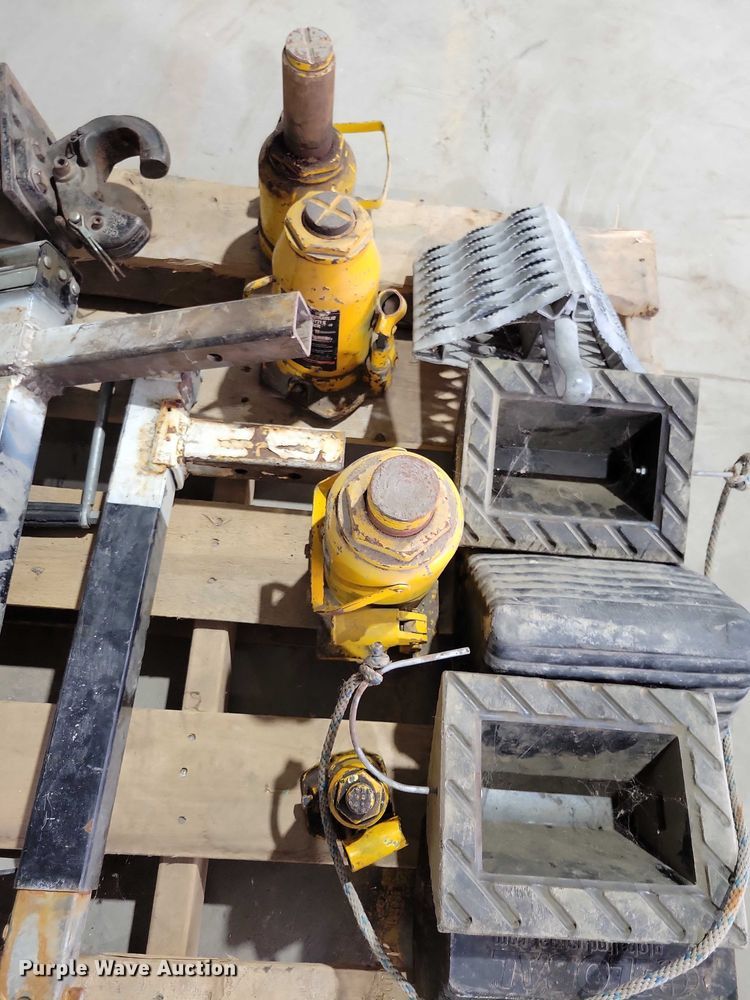 image for item DX6487 (2) pallets of tools