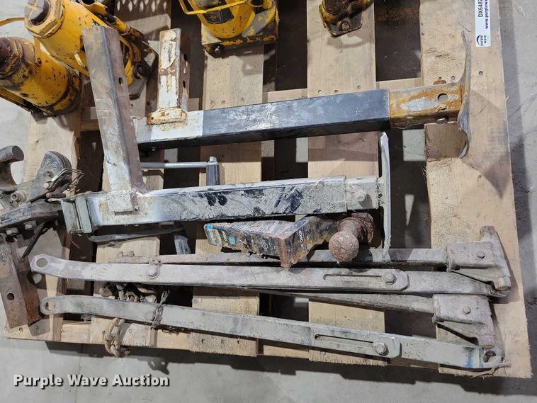 image for item DX6487 (2) pallets of tools