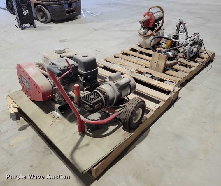 image for item DX6492 Assorted tools