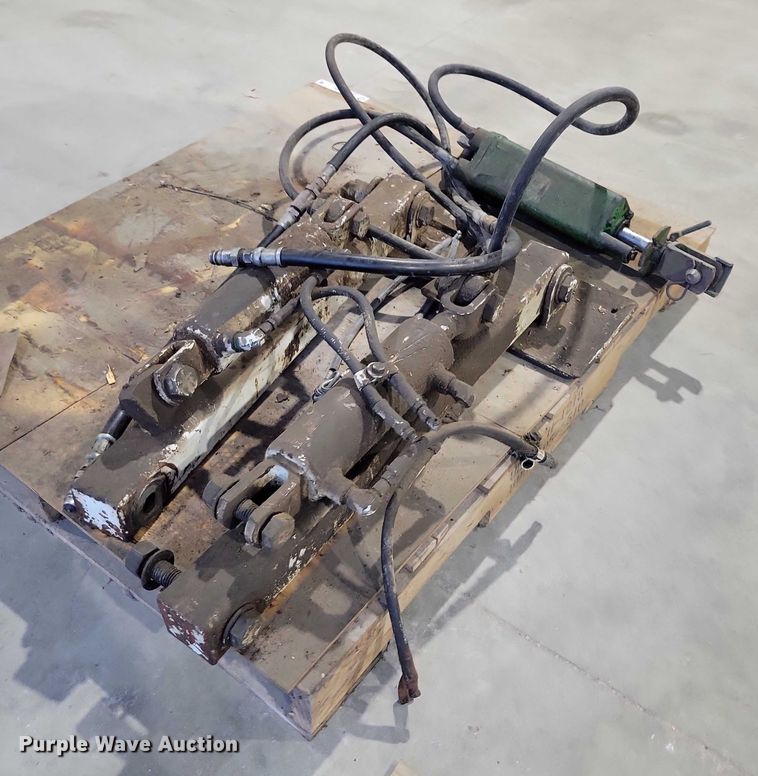 image for item DX6494 (3) hydraulic cylinders